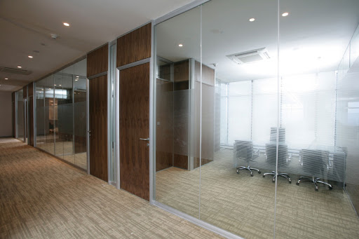 Benefits of using glass partitions in office